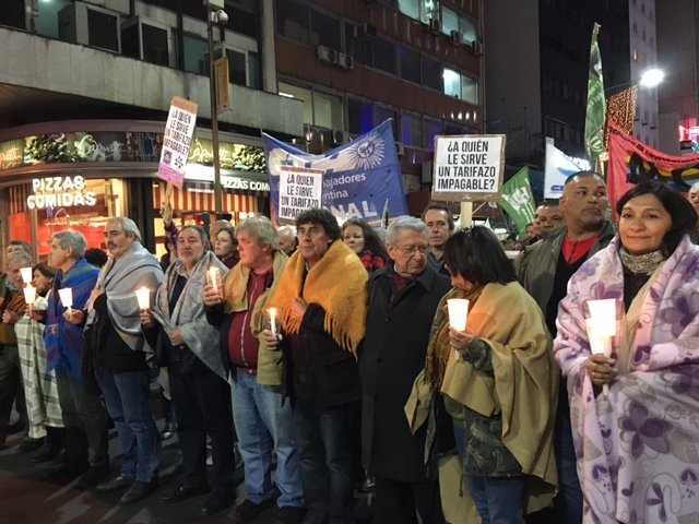 #Frazadazo: Argentines march against rate hikes in public services