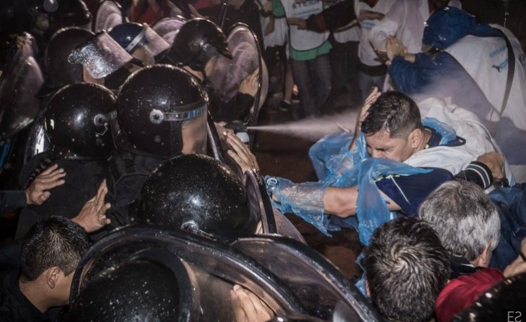 Represion docentes en el congreso